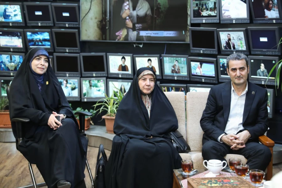 بازدید رئیس دانشگاه فرهنگیان استان تهران، معاونان و رئیس پردیس زینبیه از روابط عمومی رسانه ملی 5