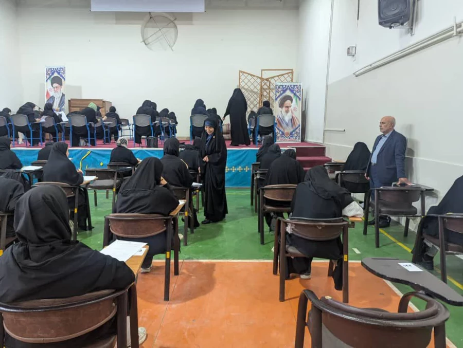 بازدید دکتر برهانی سرپرست پردیس از اولین روز برگزاری امتحانات پایان نیمسال اول سال تحصیلی