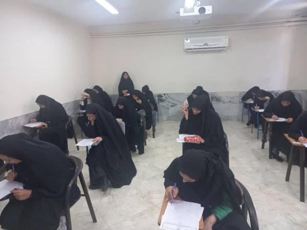 بازدید دکتر برهانی سرپرست پردیس از اولین روز برگزاری امتحانات پایان نیمسال اول سال تحصیلی