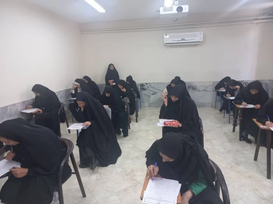 بازدید دکتر برهانی سرپرست پردیس از اولین روز برگزاری امتحانات پایان نیمسال اول سال تحصیلی