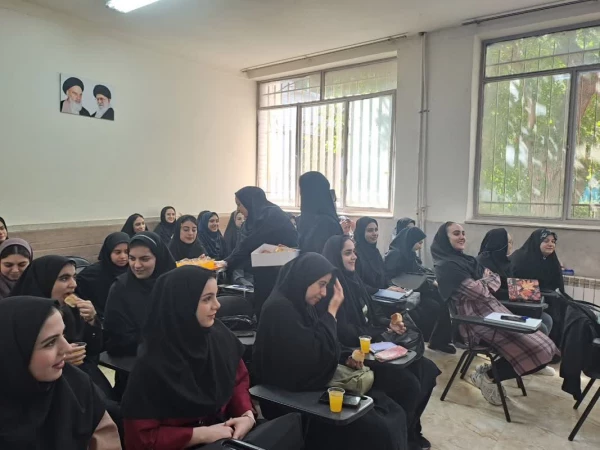 حضور سرپرست پردیس در کلاس ها جهت تبریک آغاز سال تحصیلی 1404-1405 3