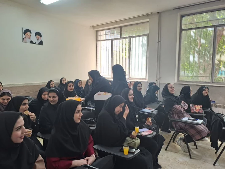 حضور سرپرست پردیس در کلاس ها جهت تبریک آغاز سال تحصیلی 1404-1405 3