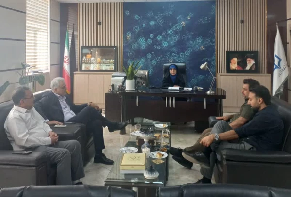 جلسه بررسی زیرساخت های نصب پنل های خورشیدی پردیس زینبیه با پیمانکار وابسته به اداره برق شهرستان 2