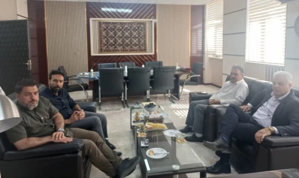 جلسه بررسی زیرساخت های نصب پنل های خورشیدی پردیس زینبیه با پیمانکار وابسته به اداره برق شهرستان 2