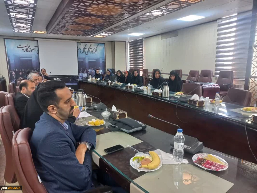 نشست صمیمانه معاونت آموزشی و تحصیلات تکمیلی دانشگاه فرهنگیان با اساتید موظف پردیس زینبیه 3