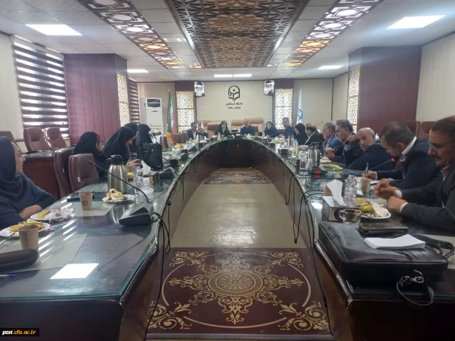 نشست صمیمانه معاونت آموزشی و تحصیلات تکمیلی دانشگاه فرهنگیان با اساتید موظف پردیس زینبیه 4
