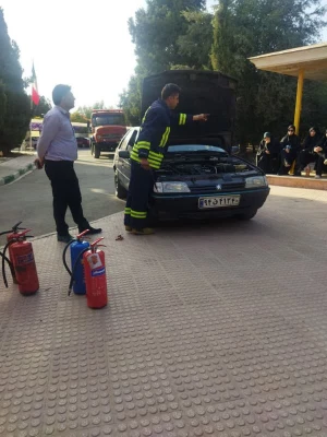 برگزاری کارگاه تخصصی «آموزش ایمنی و سلامت» با همکاری سازمان آتش نشانی در پردیس زینبیه 5