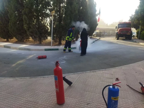 برگزاری کارگاه تخصصی «آموزش ایمنی و سلامت» با همکاری سازمان آتش نشانی در پردیس زینبیه 6