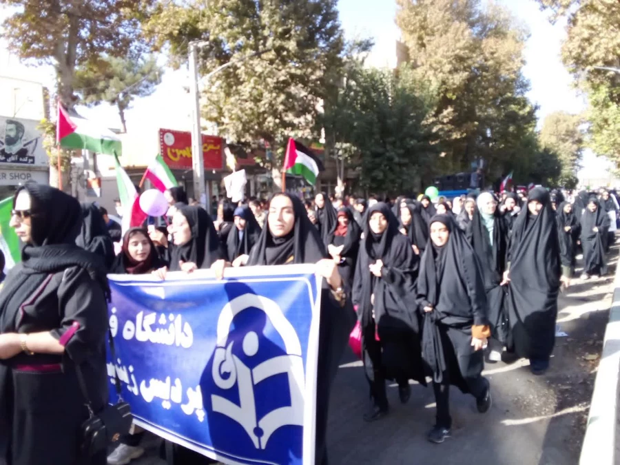 حضور پرشور خانواده بزرگ پردیس زینبیه دانشگاه فرهنگیان در راهپیمایی ۱۳ آبان 4