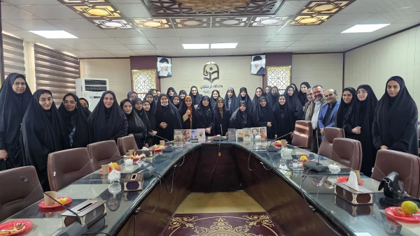 به مناسبت هفته کتاب و کتابخوانی برگزار شد
نشست بررسی کتاب با سفیران دهه شصت 2