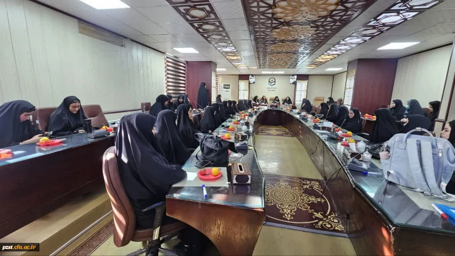 به مناسبت هفته کتاب و کتابخوانی برگزار شد
نشست بررسی کتاب با سفیران دهه شصت 3