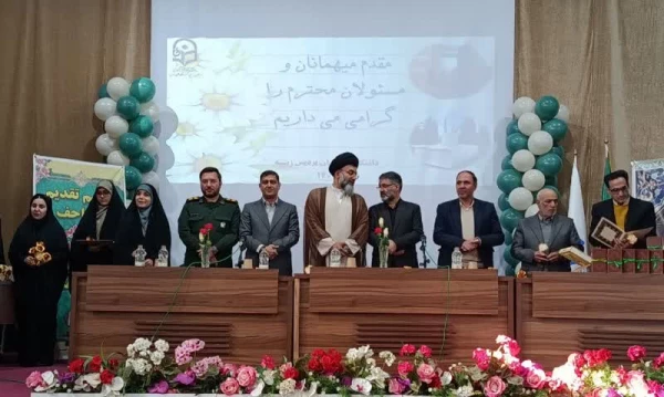 برگزاری مراسم باشکوه روز دانشجو در پردیس زینبیه 4