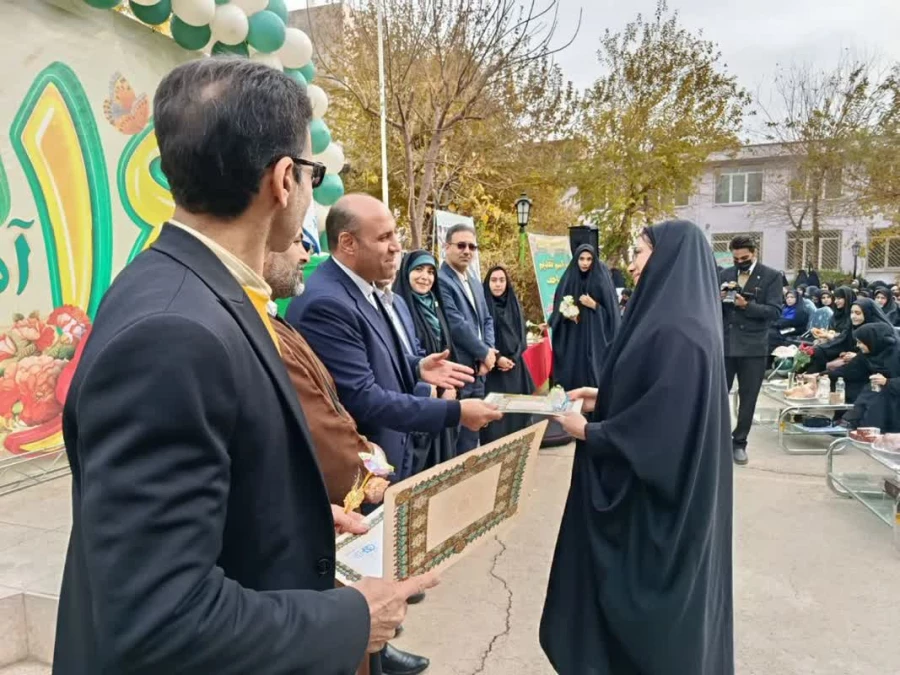 برگزاری مراسم باشکوه روز دانشجو در پردیس زینبیه 13