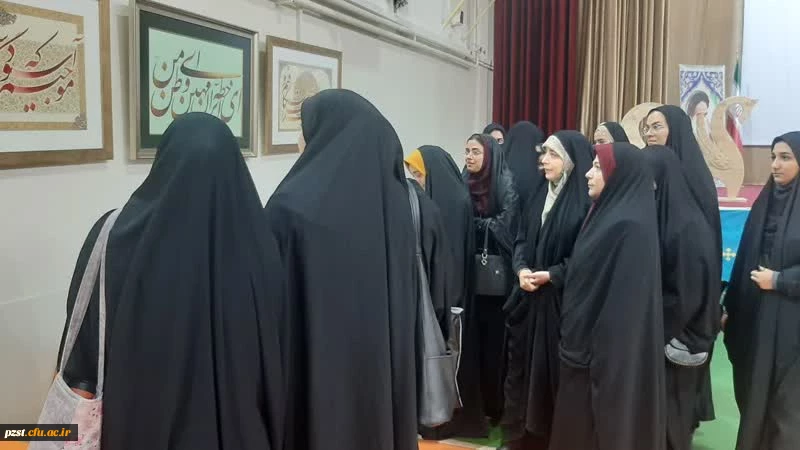 برگزاری نمایشگاه آثار پژوهشی، هنری و دست سازه های خلاقانه و اندیشه محور استادان و دانشجویان 3