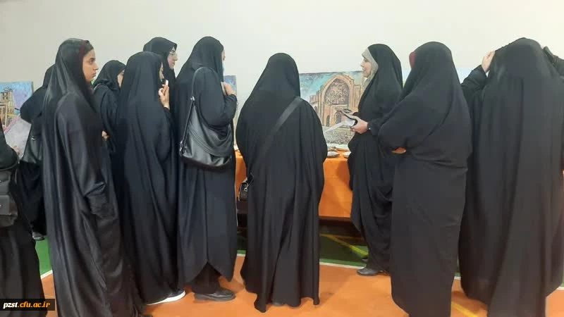 برگزاری نمایشگاه آثار پژوهشی، هنری و دست سازه های خلاقانه و اندیشه محور استادان و دانشجویان 5