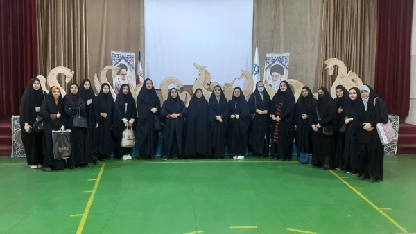 بازدید مسئولین از  نمایشگاه آثار پژوهشی، هنری و دست سازه های خلاقانه و اندیشه محور استادان و دانشجویان 11