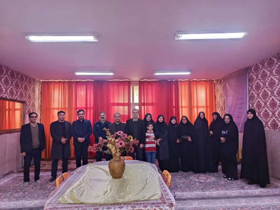 نشست صمیمانه معاونان حوزه مالی ـ اداری و پژوهش دانشگاه فرهنگیان استان تهران با همکاران زینبیه 4