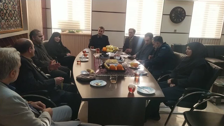 نشست صمیمانه معاونان حوزه مالی ـ اداری و پژوهش دانشگاه فرهنگیان استان تهران با همکاران زینبیه 8