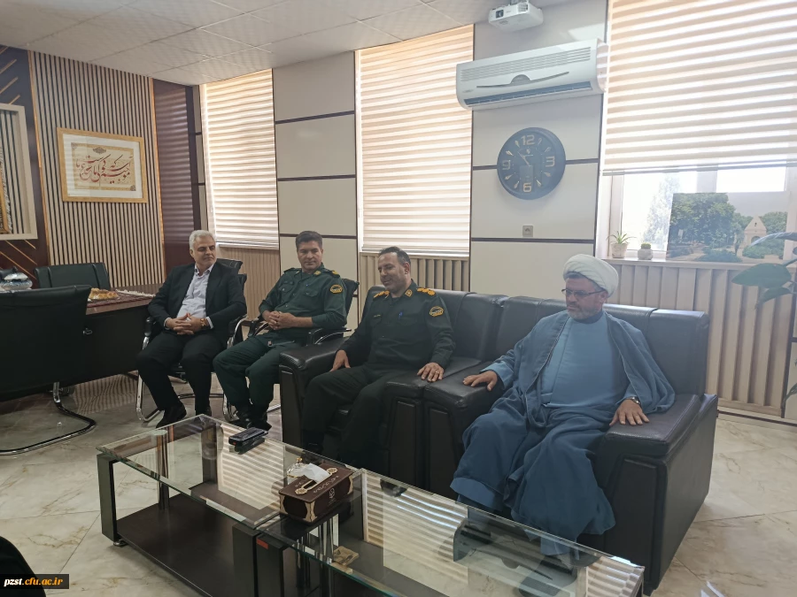 دیدار فرماندهی نیروی انتظامی شهرستان پیشوا به سرپرست پردیس به مناسبت هفته معلم 3