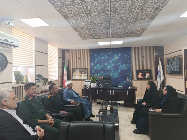 دیدار فرماندهی نیروی انتظامی شهرستان پیشوا به سرپرست پردیس به مناسبت هفته معلم 3