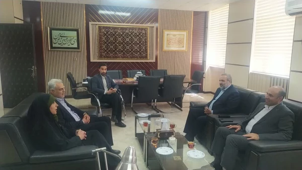 حضور فرماندار شهرستان ورامین در پردیس زینبیه و تبریک به مناسبت هفته معلم  2